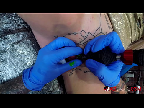 ❤️ Ekstremt tatovert hottie Sully Savage tok en tatovering på klitoris ❤ Vakker porno hos oss no.recetasketo.top ❤